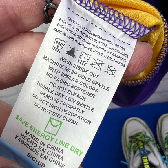 NWOT |•MAJESTIC•| Minnesota Vikings Bridgewater 5 V-Neck Rhinestone Top Size S - Picture 9 of 9